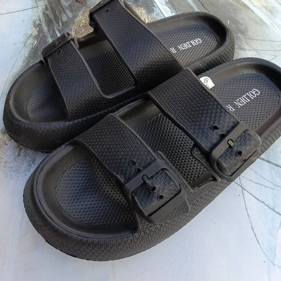 Shoes - Women's slippers
